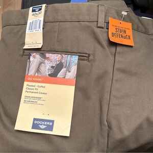 Dockers Stain Defender, Pleated, Cuffed, Go Khaki,Classic Fit 40x30  Brown